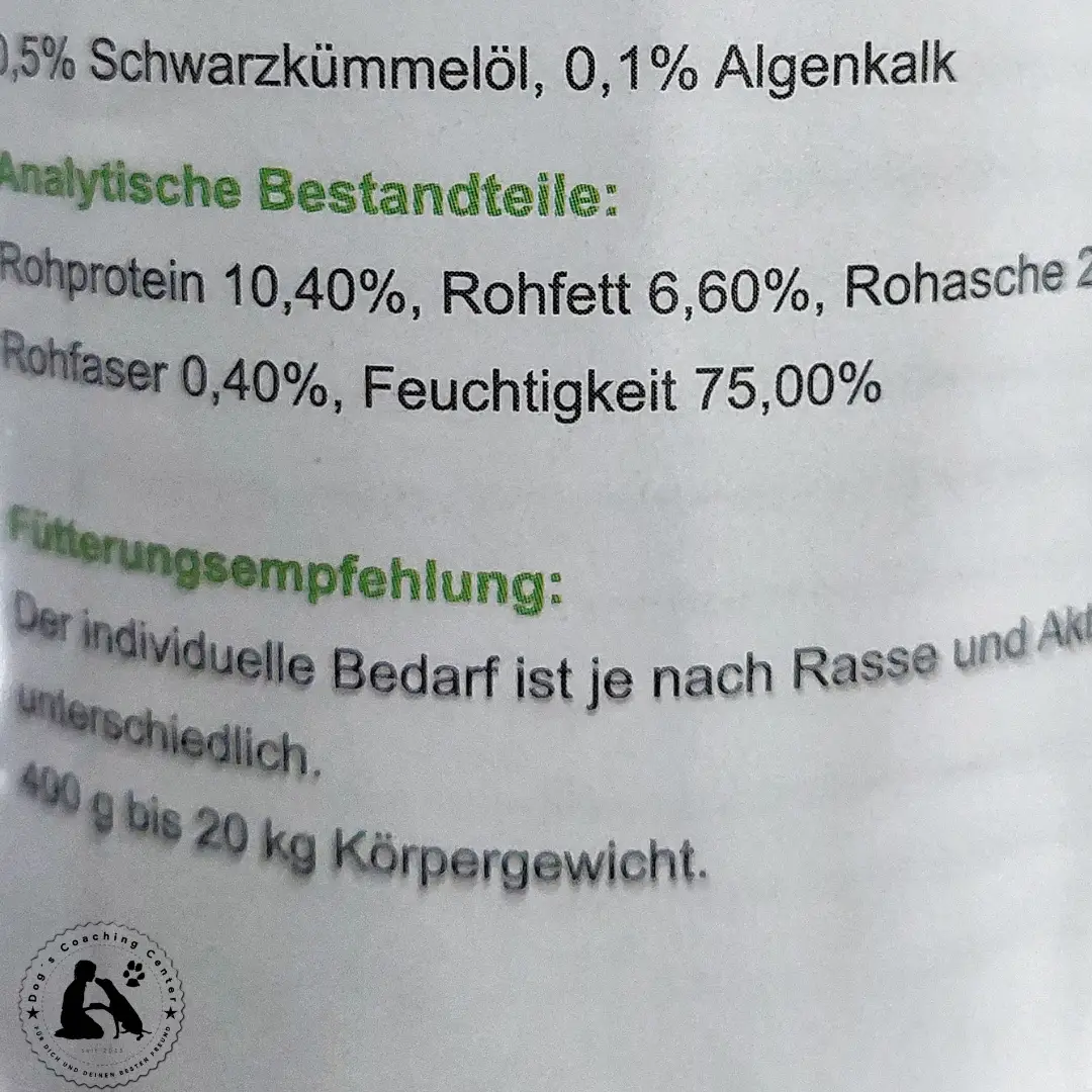 27.05.2025: Newsbeitrag - Futterdschungel Etikett Inhaltsstoffe Auftstellung von Inhaltsstoffen einer Verpackung, wie z.B. Schwarkümmelöl, Algenkalk, Rohprotein, Rohfett und vieles mehr